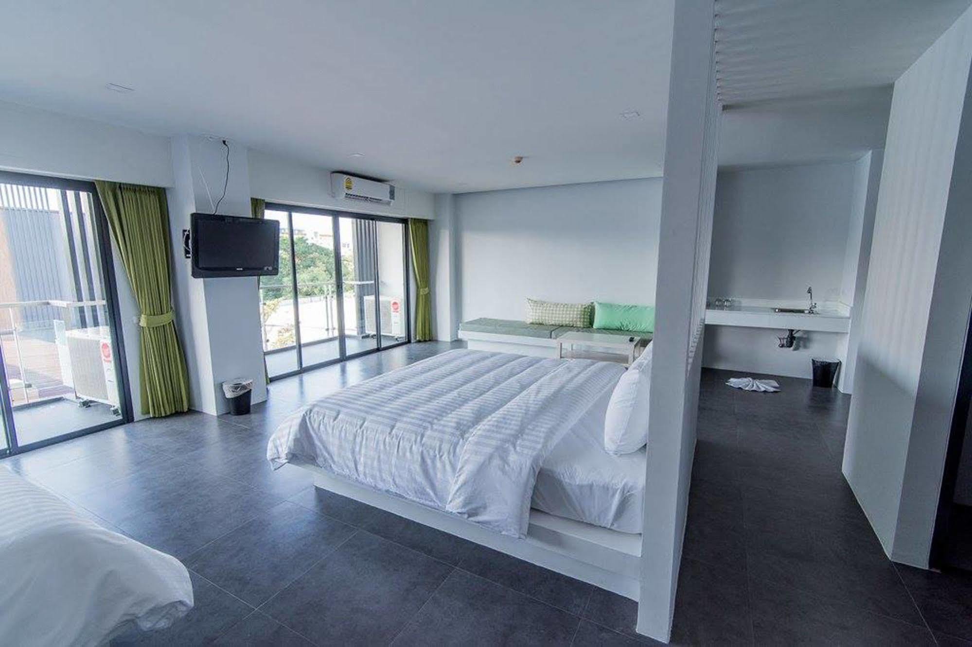 Panitar Haus Hotel Chonburi Exterior foto